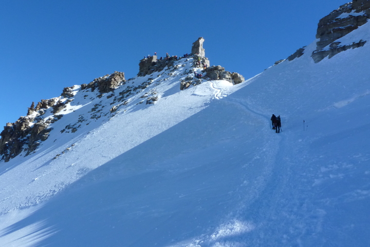 Sul pendio sommitale in vista della cima.